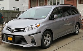 2018 Toyota Sienna front 2.9.18.jpg